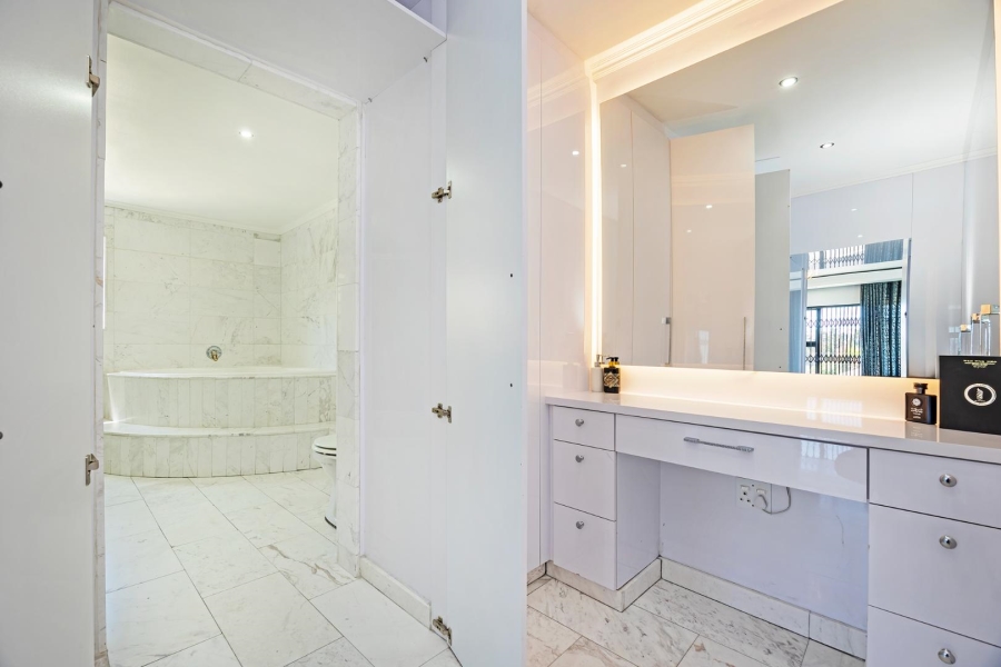 8 Bedroom Property for Sale in Plattekloof Western Cape